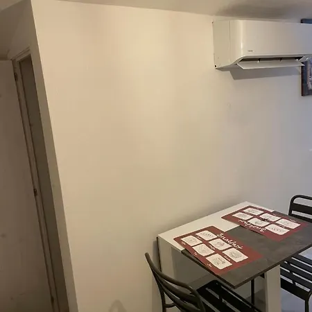 לינה וארוחת בוקר Mory&clary Cave Palese Airport בארי