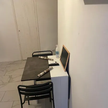 לינה וארוחת בוקר Mory&clary Cave Palese Airport בארי