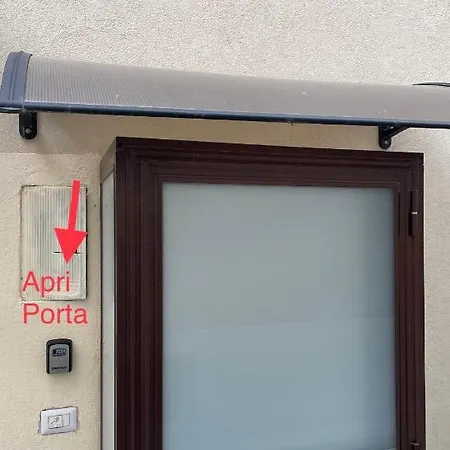 Mory&clary Cave Palese Airport בארי